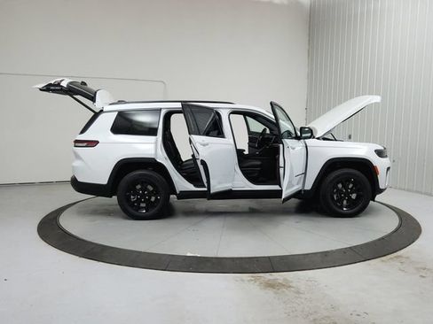 New 2026 Jeep Grand Cherokee L 4WD image 16