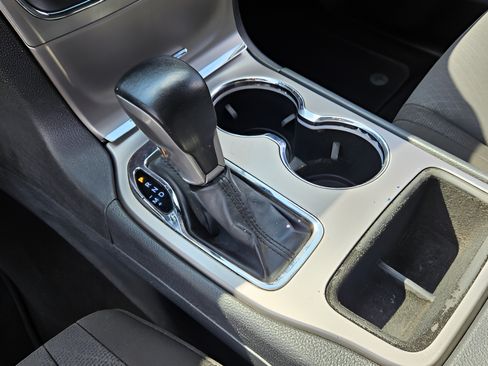 Used 2020 Jeep Grand Cherokee Laredo AWD/4WD image 16