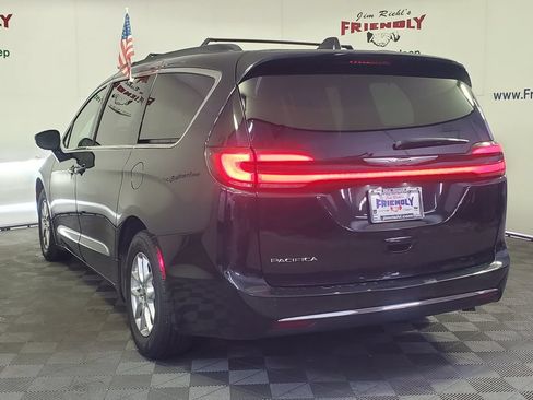 Used 2022 Chrysler Pacifica Touring-L FWD image 4