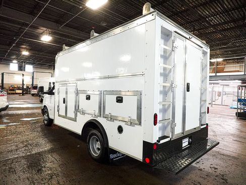 Used 2022 Chevrolet Express 3500 w/ Power Convenience Package RWD image 4