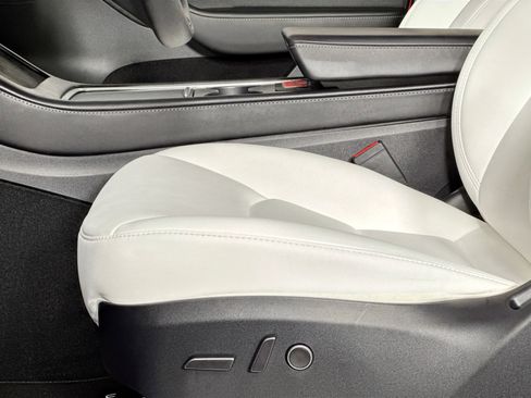 Used 2023 Tesla Model Y Long Range image 20