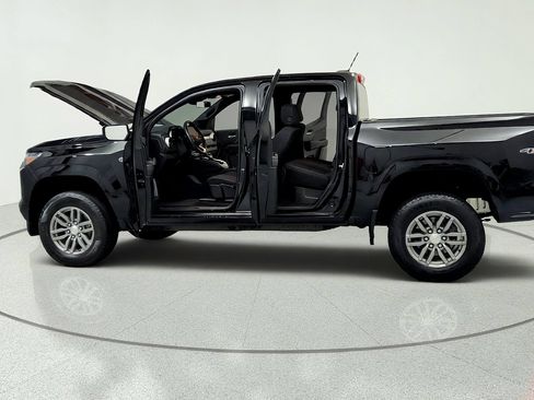 Used 2023 Chevrolet Colorado LT AWD/4WD image 10