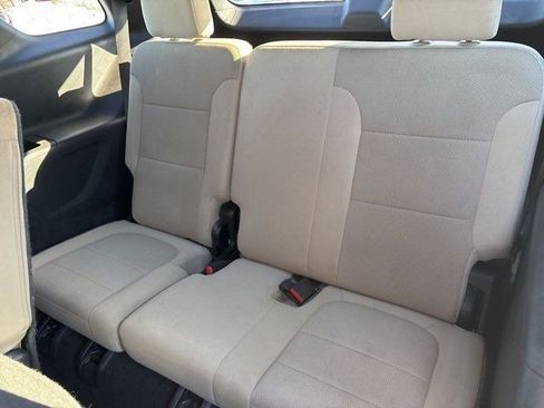 Used 2022 Chevrolet Traverse LS image 34