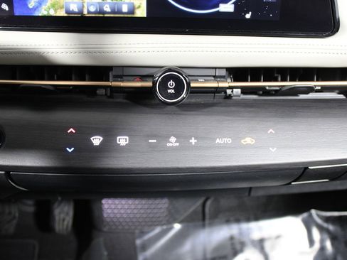 Used 2024 Nissan Ariya FWD image 17