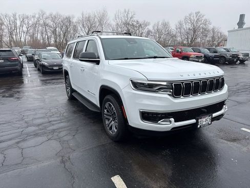 Used 2024 Jeep Wagoneer L 4WD w/ Premium Group I image 2