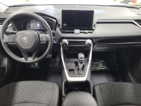 Used 2023 Toyota RAV4 XLE AWD/4WD image 2