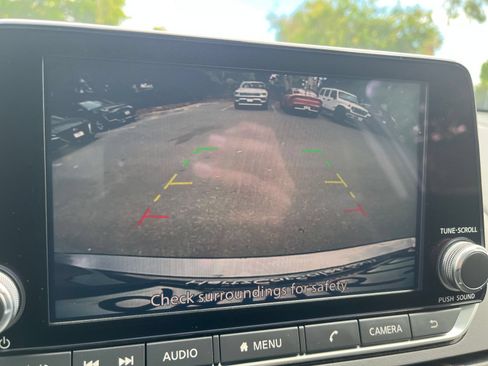 Used 2025 Nissan Altima 2.5 SV FWD image 19