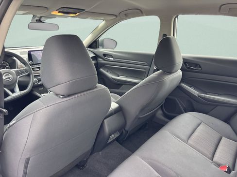 Used 2025 Nissan Altima 2.5 SV FWD image 17