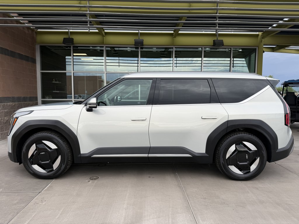 Used 2024 Kia EV9 Wind AWD/4WD image 10