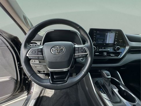 Used 2022 Toyota Highlander Limited image 15