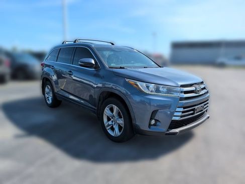 Used 2019 Toyota Highlander Limited AWD/4WD image 4