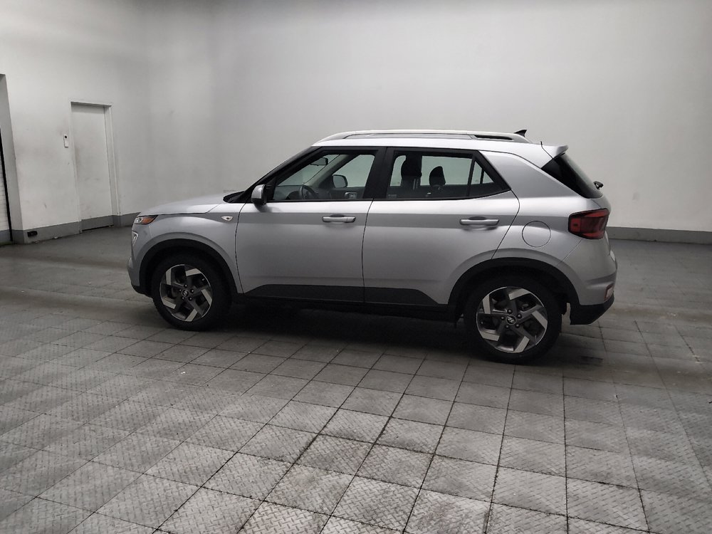 Used 2021 Hyundai Venue SEL FWD image 3