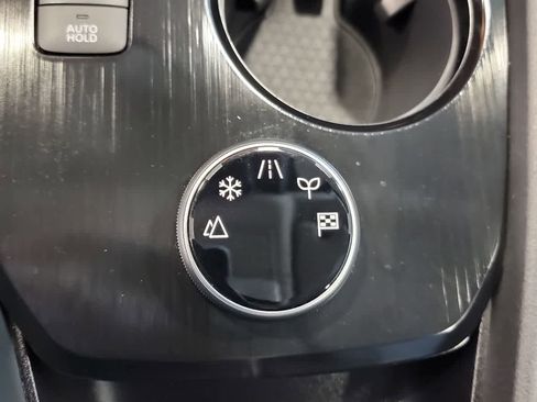 Used 2022 Nissan Rogue SV AWD/4WD image 3