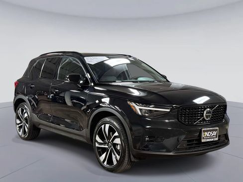 Used 2024 Volvo XC40 B5 Plus w/ Climate Package AWD/4WD image 9