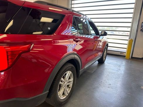 Used 2021 Ford Explorer XLT AWD/4WD image 7