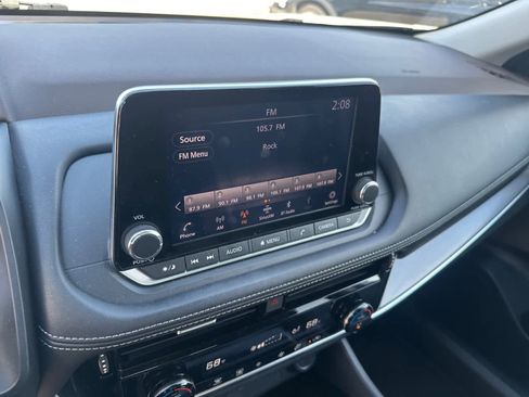 Used 2022 Nissan Rogue SV image 15