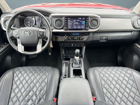 Used 2022 Toyota Tacoma SR5 w/ Technology Package RWD image 15