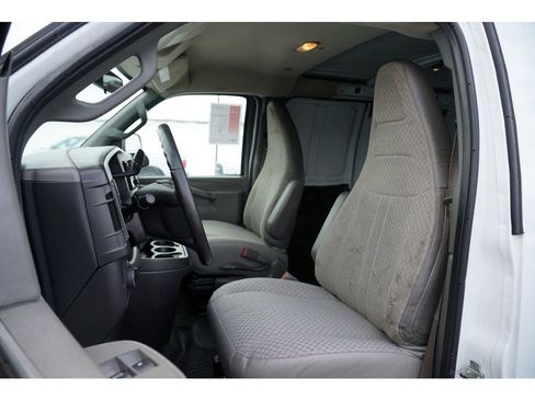 Used 2018 Chevrolet Express 2500 w/ Driver Convenience Package image 16