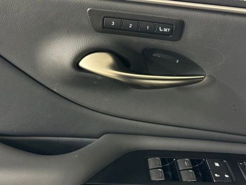 Certified 2025 Lexus ES 300h 300h image 18