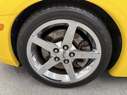 Used 2007 Chevrolet Corvette Coupe w/ Preferred Equipment Group RWD image 14