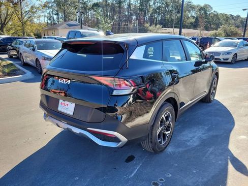 Used 2024 Kia Sportage LX image 2