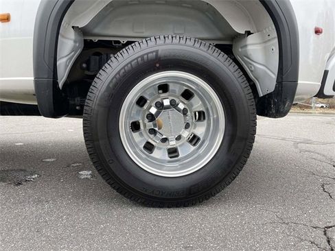 Used 2024 GMC Sierra 3500 Denali Ultimate image 9