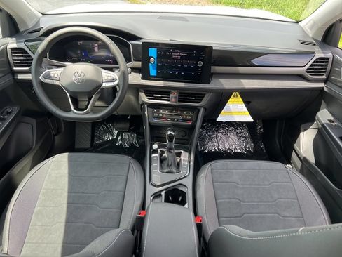 New 2026 Volkswagen Taos SE FWD image 25
