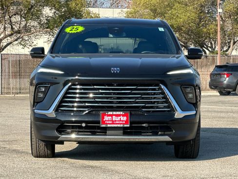 Used 2025 Buick Enclave Preferred image 9