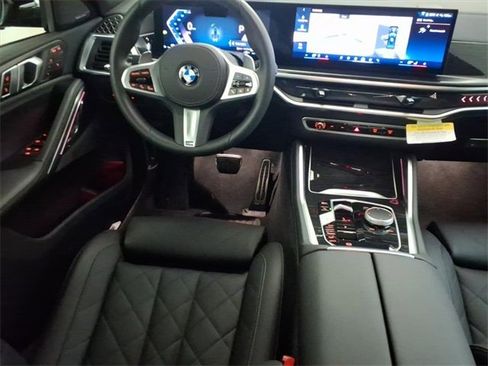 Used 2025 BMW X6 xDrive40i w/ Climate Comfort Package image 17