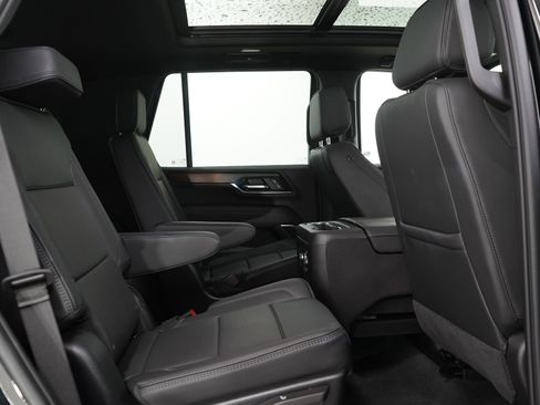 Used 2025 GMC Yukon Denali w/ Sun & Power Step Package AWD/4WD image 12