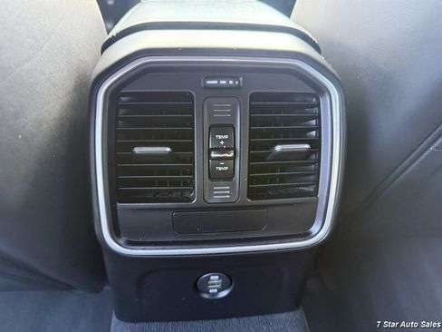 Used 2017 Porsche Macan Turbo AWD/4WD image 17