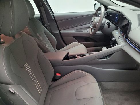 Used 2025 Hyundai Elantra SEL image 21