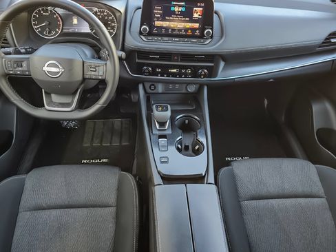 Used 2025 Nissan Rogue SV FWD image 9