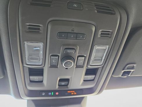 Used 2024 Cadillac Escalade Premium Luxury AWD/4WD image 31