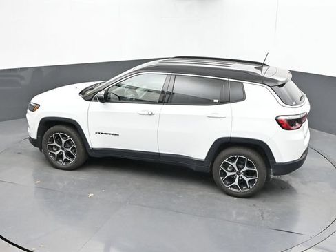 Used 2025 Jeep Compass Limited AWD/4WD image 39