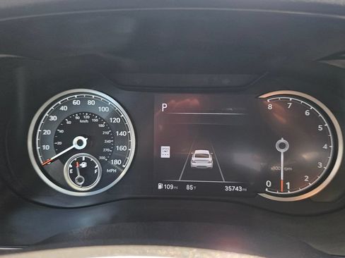 Used 2025 Genesis G70 2.5T RWD image 31