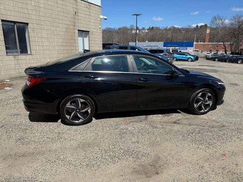 Used 2023 Hyundai Elantra Limited image 6
