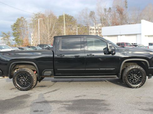 Used 2024 Chevrolet Silverado 2500 High Country w/ Midnight Edition image 8