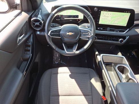Used 2025 Chevrolet Equinox LT FWD image 11