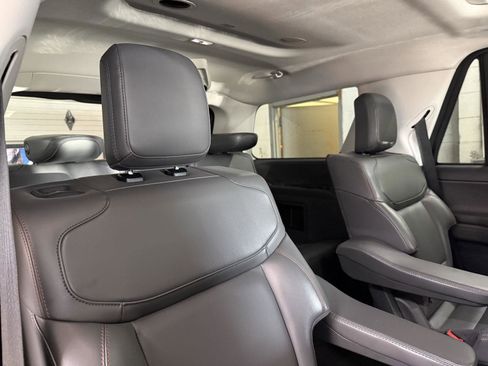 Used 2025 Ford Expedition Active AWD/4WD image 28