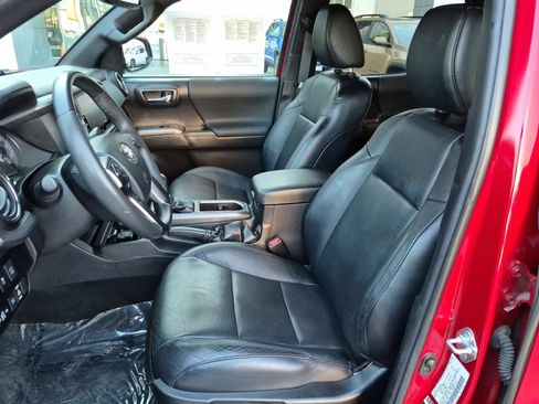Used 2022 Toyota Tacoma TRD Sport w/ TRD Premium Sport Package AWD/4WD image 21
