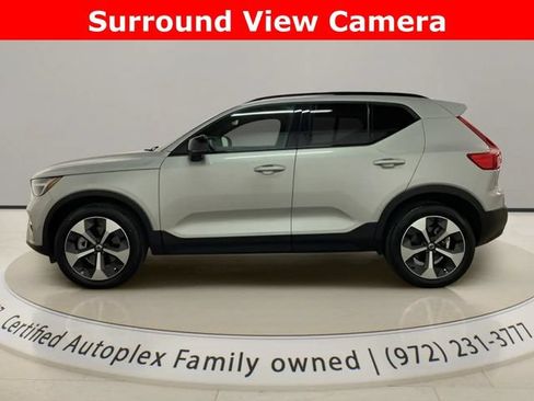 Used 2025 Volvo XC40 B5 Plus AWD/4WD image 2