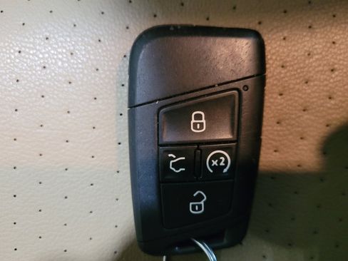 Used 2019 Volkswagen Jetta SE w/ Cold Weather Package FWD image 32