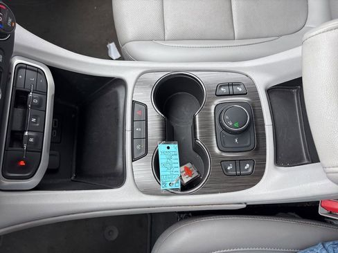 Used 2023 GMC Acadia SLT image 35