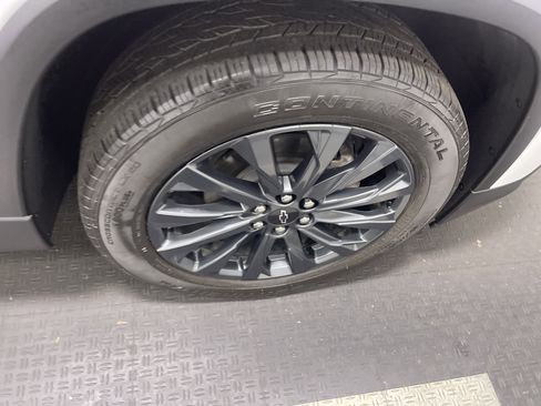 Used 2023 Chevrolet Traverse RS image 27