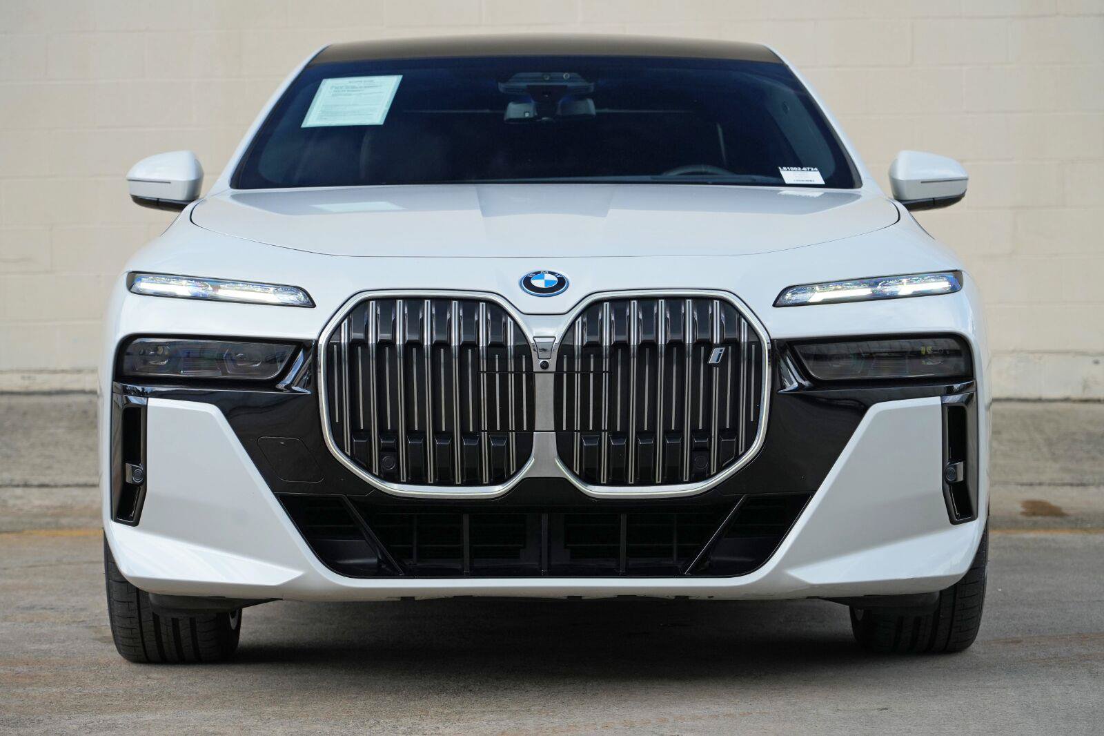 Used 2023 BMW i7 xDrive60 w/ Executive Package 2 AWD/4WD image 7