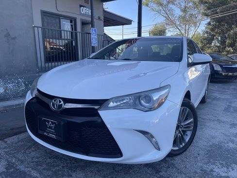 Used 2017 Toyota Camry SE FWD image 1