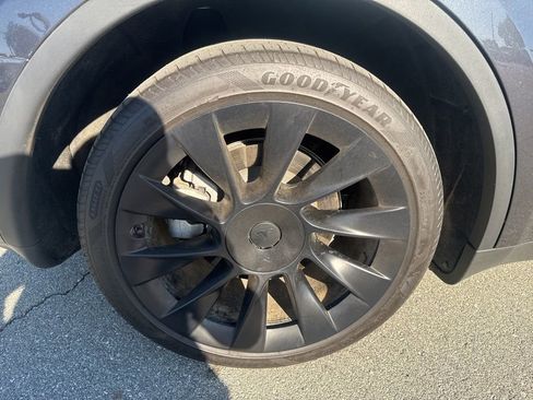 Used 2024 Tesla Model Y Long Range image 10