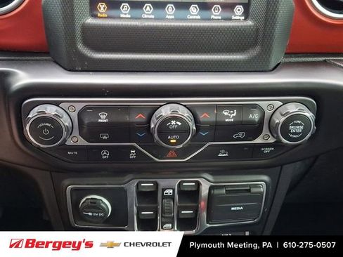 Used 2021 Jeep Wrangler Unlimited Rubicon AWD/4WD image 18