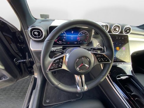 Used 2025 Mercedes-Benz GLC 300 4MATIC image 10